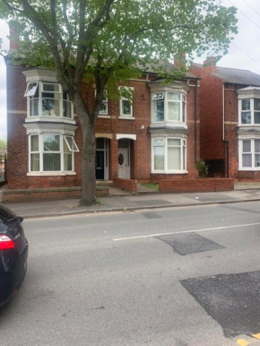 8 Bedroom House Free Parking